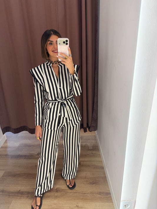 TRAJE SUR