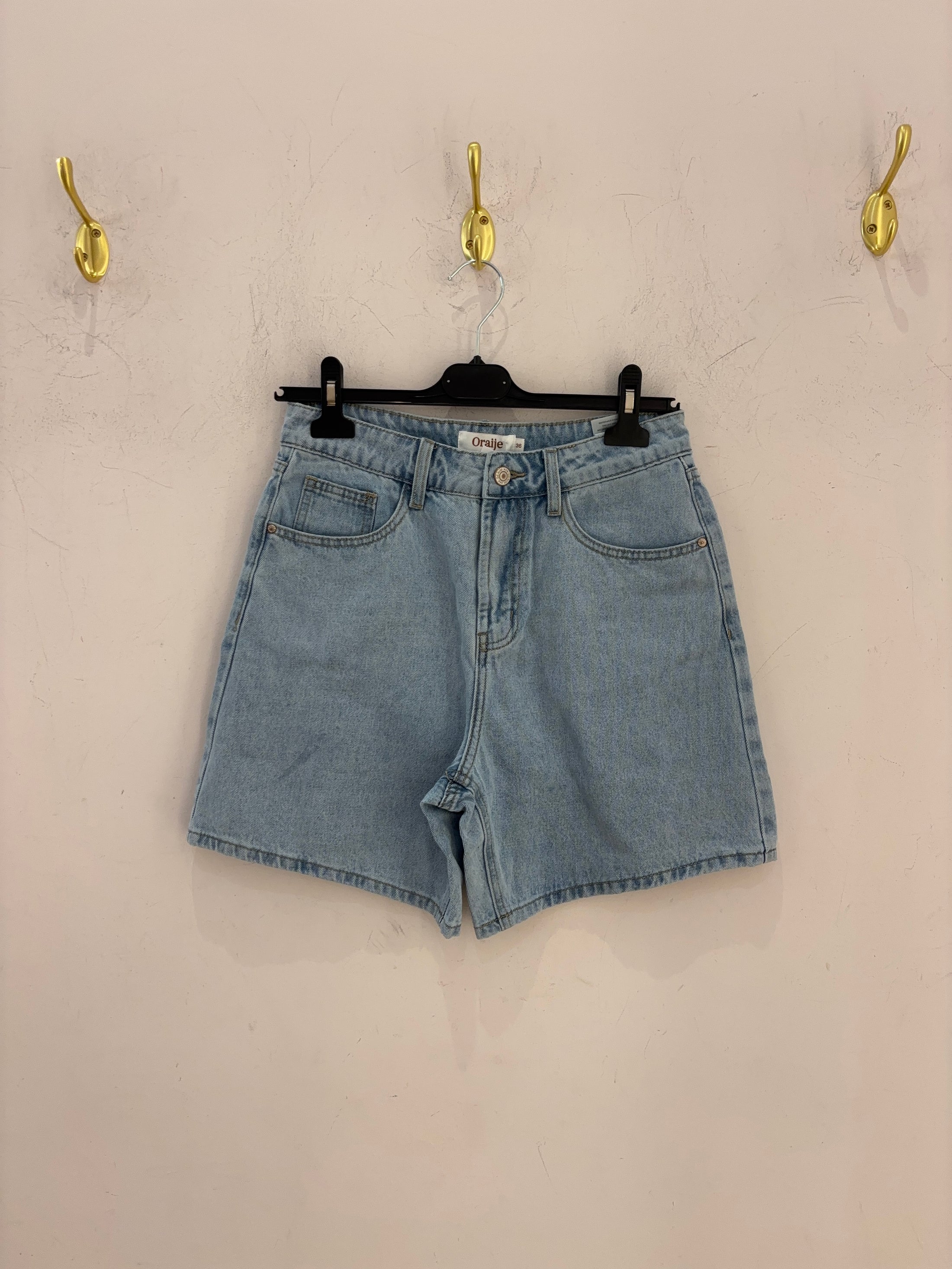 SHORT LAURA