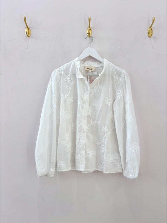Camisa flores bordadas