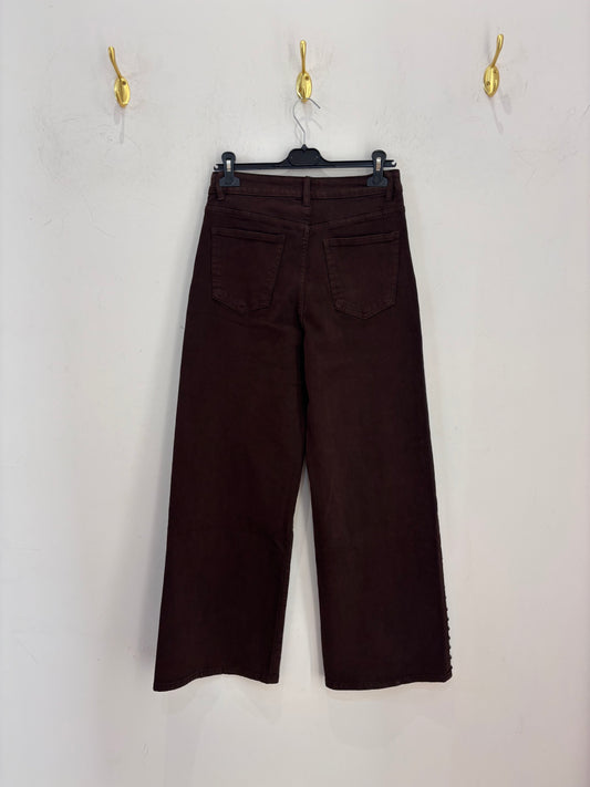 Pantalón marrón tachuelas