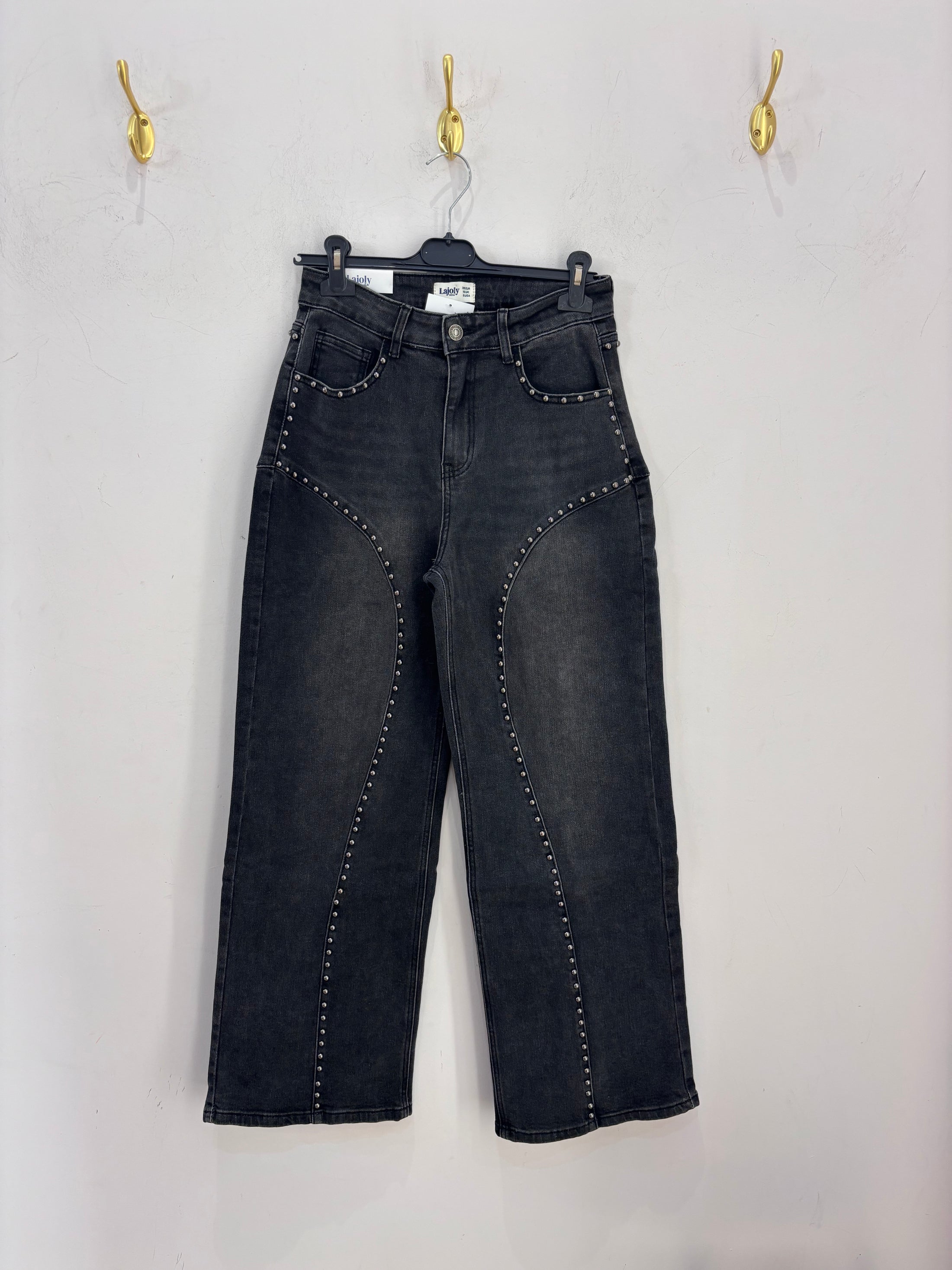 Pantalón tachuelas