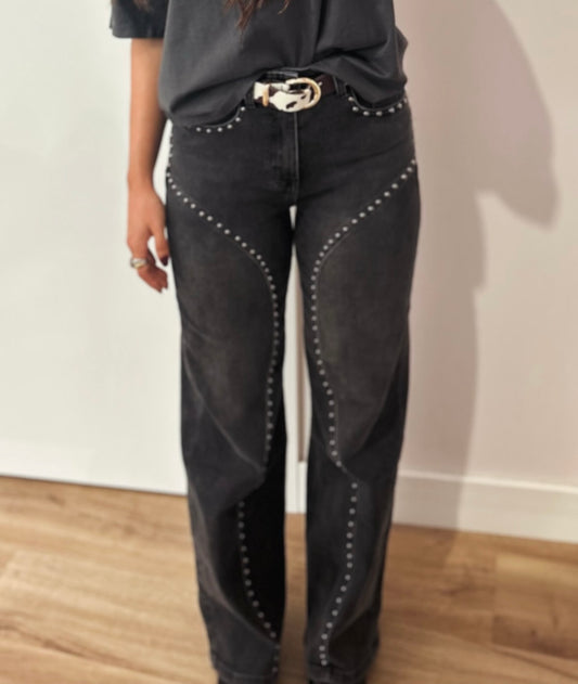 Pantalón tachuelas
