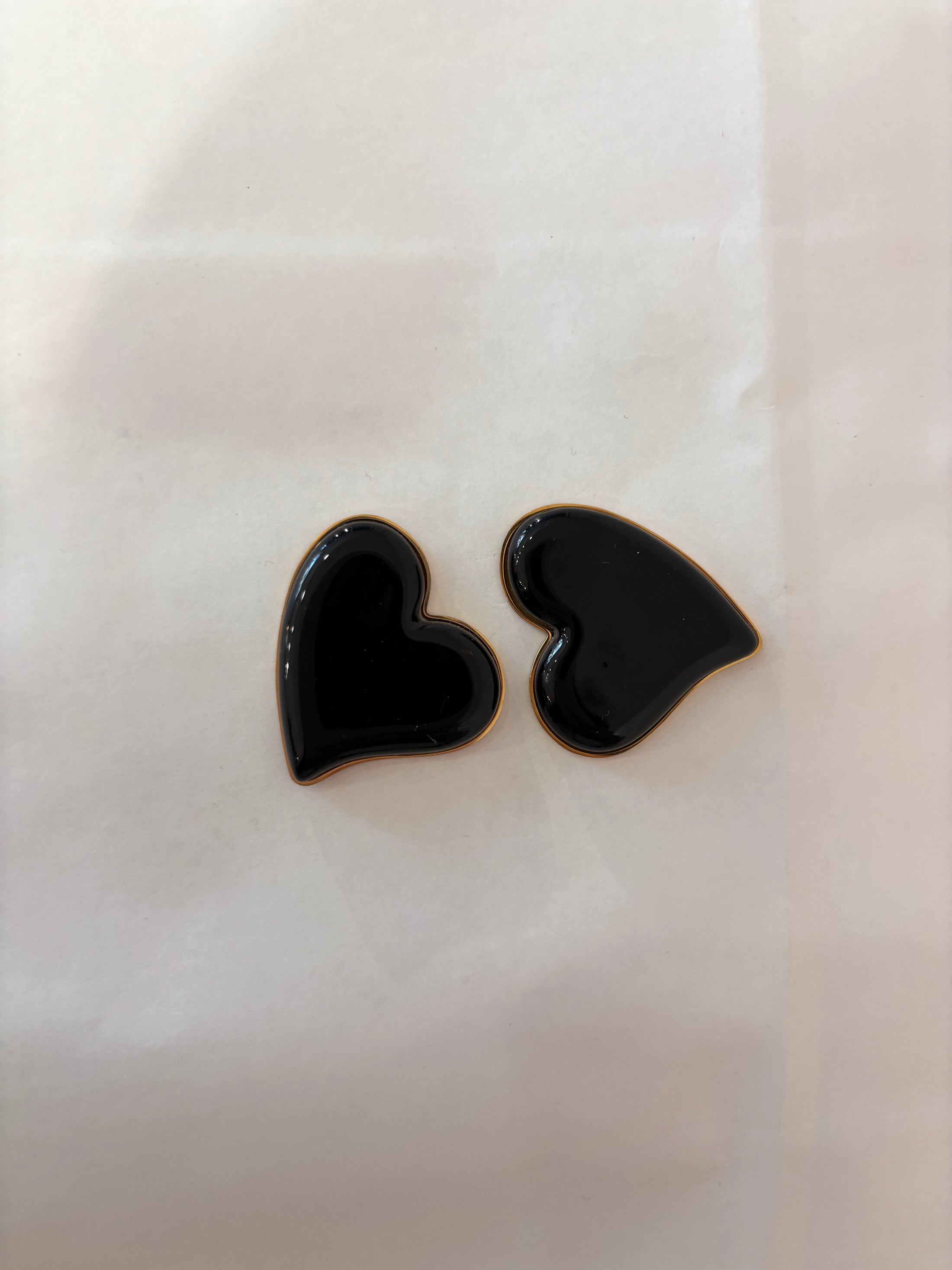 Pendientes corazón negro