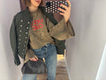 Cargar la imagen en la vista de la galería, CAMISETA HOLY CHIC
